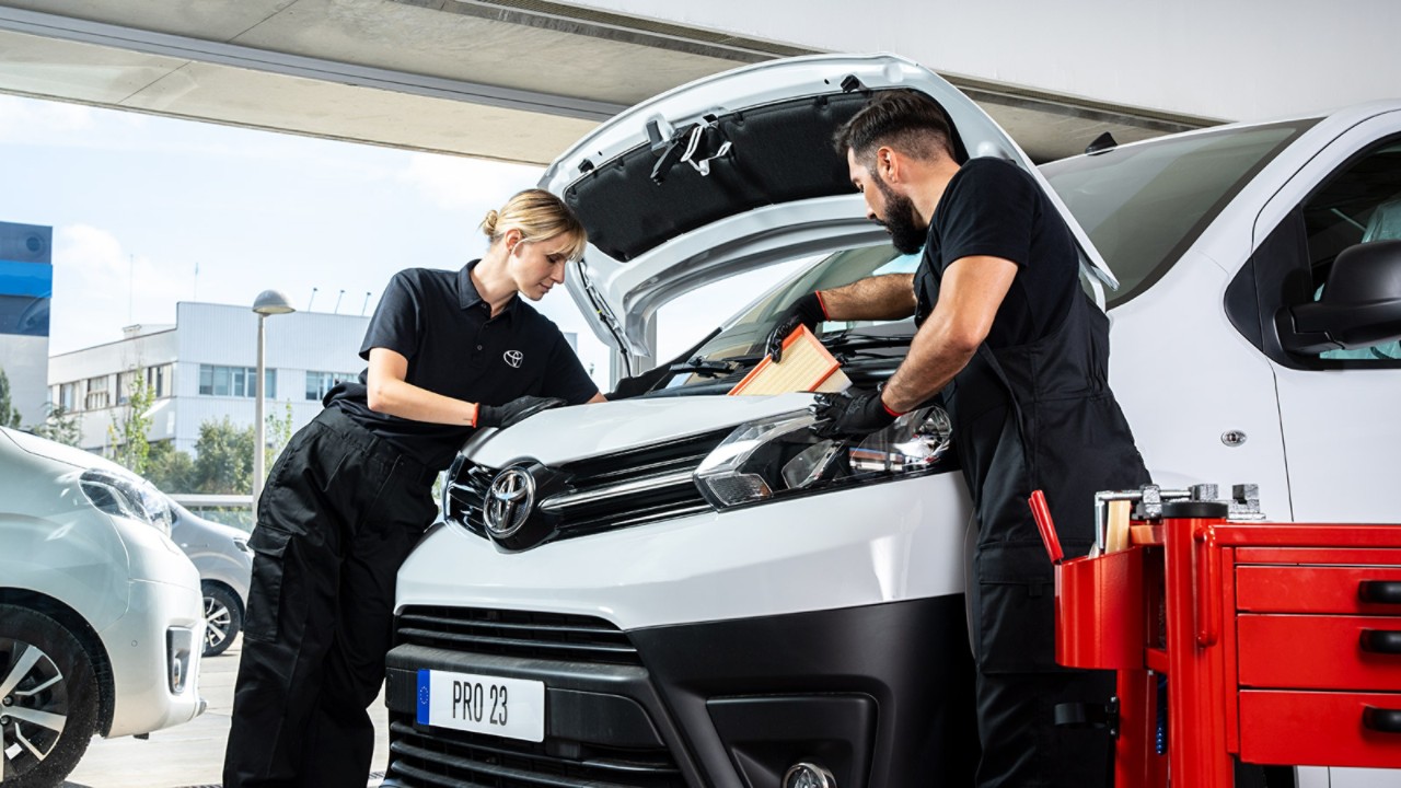 man and woman servicing Toyota Proace